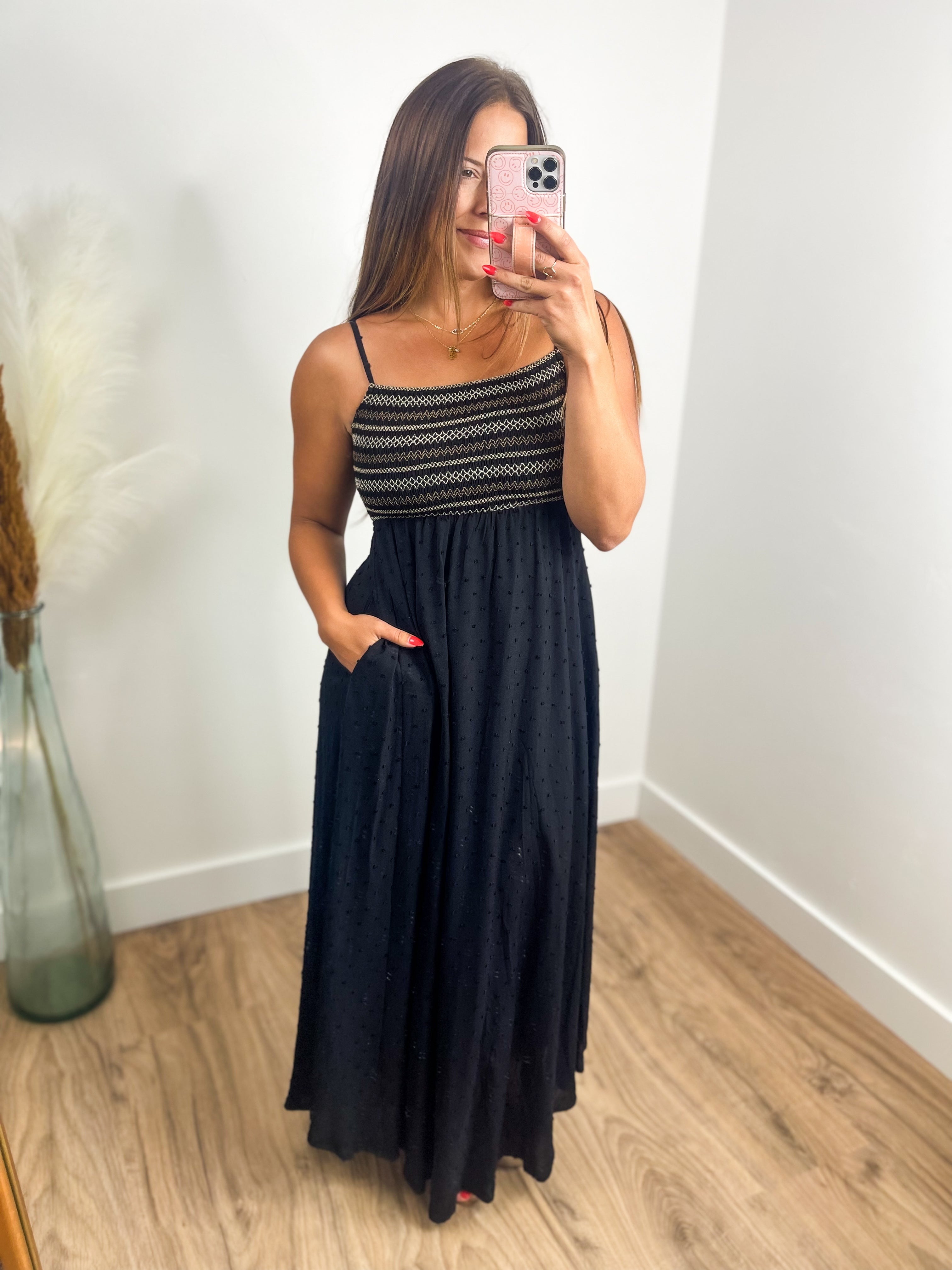 Embroidery Smocked Maxi dress - Black